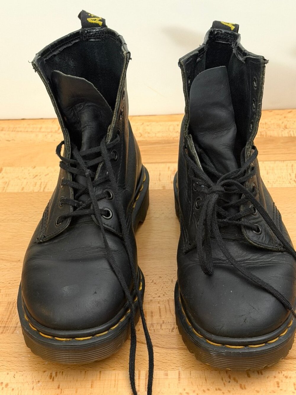 Vintage Dr. Martens Black Leather Lace Up Boots Made in England 8.5? - Picture 3 of 14
